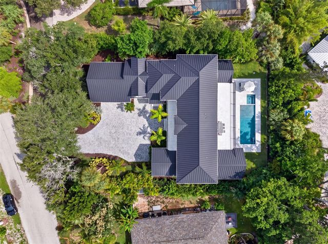 656 TROPICAL CIRCLE, Sarasota, FL 34242