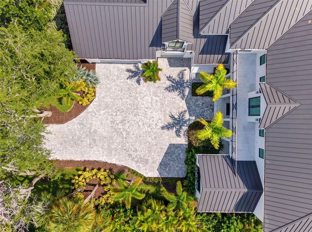 656 TROPICAL CIRCLE, Sarasota, FL 34242