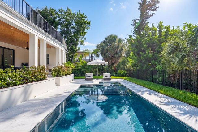 656 TROPICAL CIRCLE, Sarasota, FL 34242