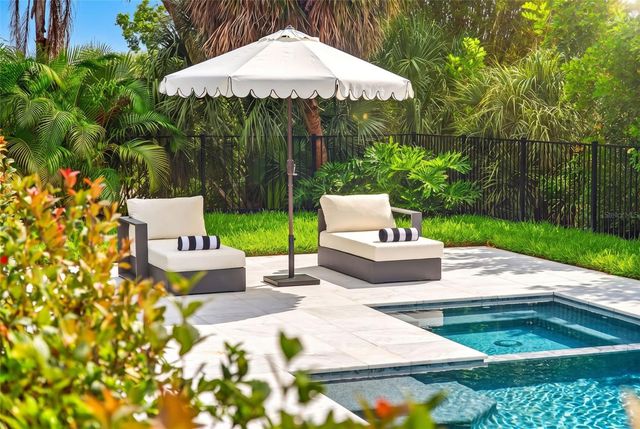 656 TROPICAL CIRCLE, Sarasota, FL 34242