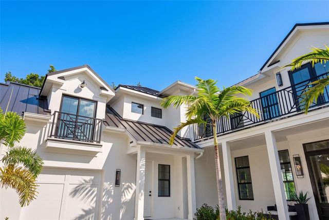 656 TROPICAL CIRCLE, Sarasota, FL 34242