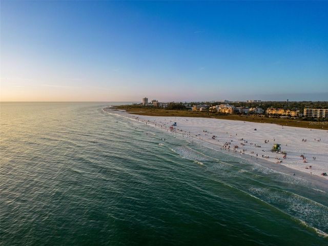 656 TROPICAL CIRCLE, Sarasota, FL 34242