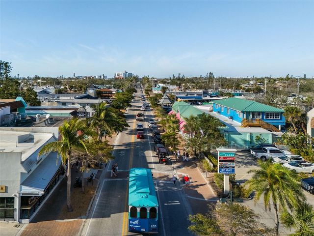 656 TROPICAL CIRCLE, Sarasota, FL 34242