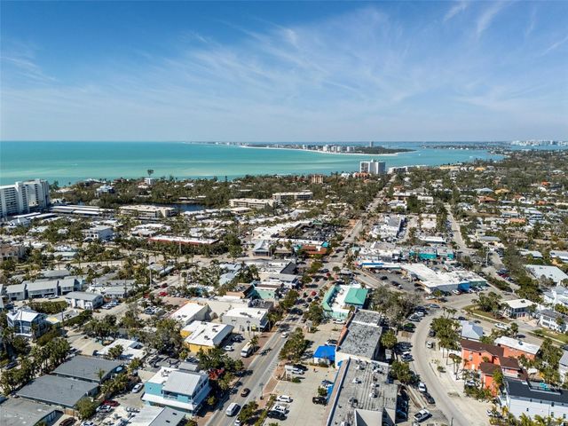 656 TROPICAL CIRCLE, Sarasota, FL 34242