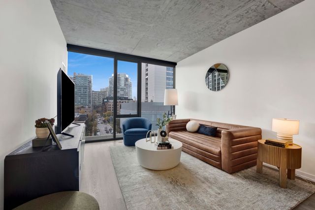 808 N Cleveland Avenue 810, Chicago, IL 60610