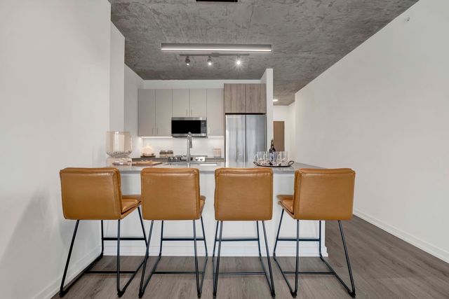 808 N Cleveland Avenue 810, Chicago, IL 60610