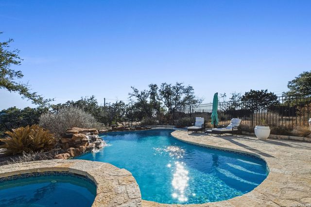 103 HIGH SIERRA DR, Boerne, TX 78006