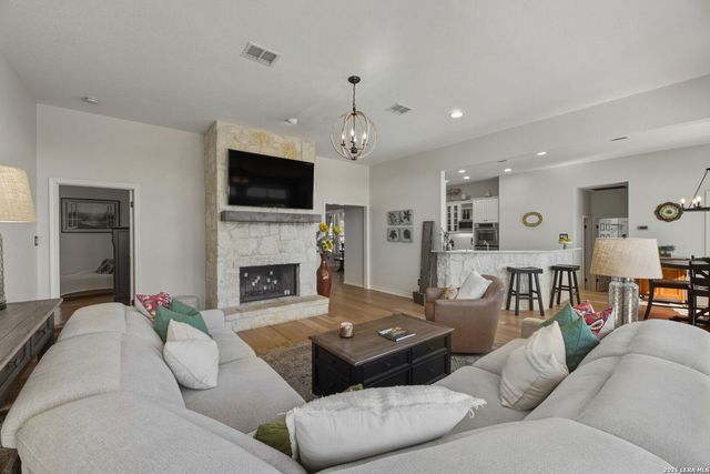 103 HIGH SIERRA DR, Boerne, TX 78006