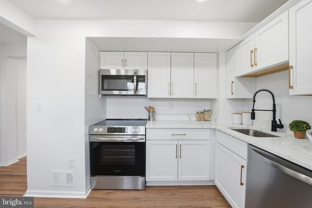 8359 GEORGIAN CT, Manassas, VA 20110