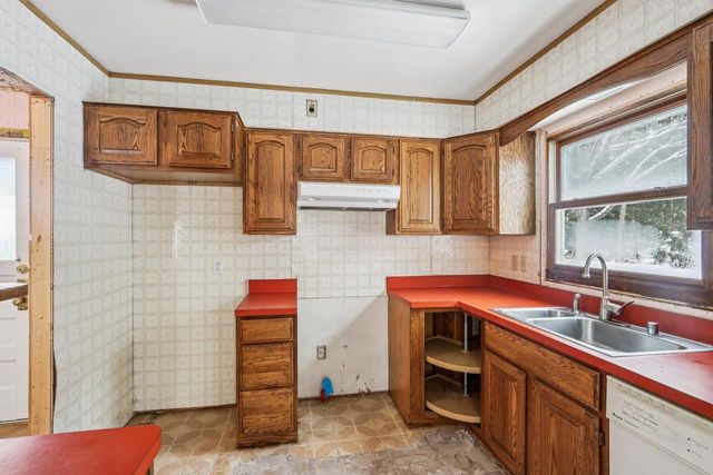 34120 Grand BOULEVARD, Burlington, WI 53105