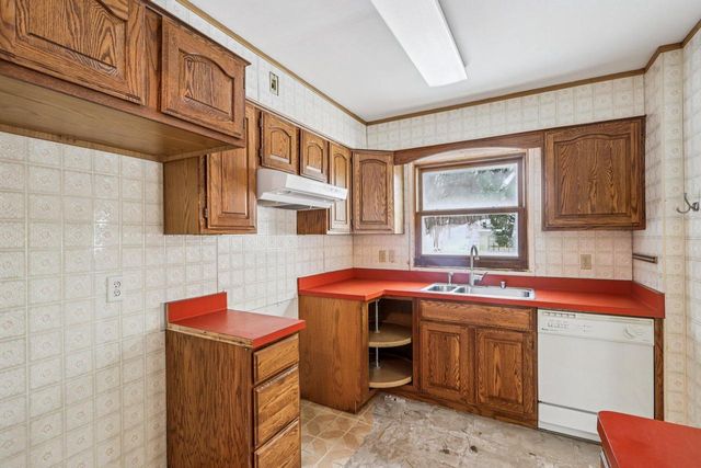 34120 Grand BOULEVARD, Burlington, WI 53105