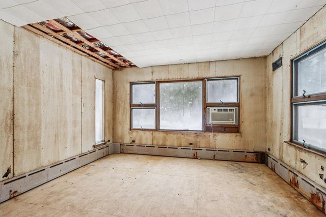 34120 Grand BOULEVARD, Burlington, WI 53105