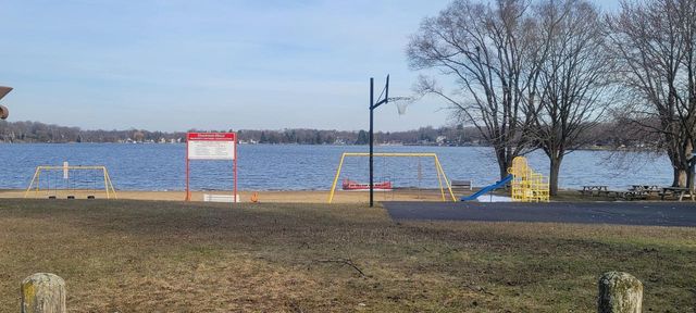 34120 Grand BOULEVARD, Burlington, WI 53105