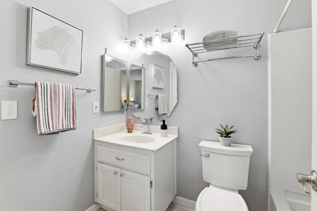 25163 Copa Del Oro Drive 202, Hayward, CA 94545