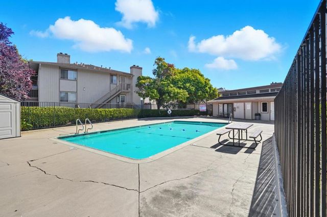 25163 Copa Del Oro Drive 202, Hayward, CA 94545