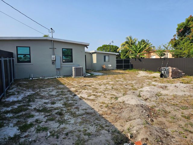 1330 NE 41st Drive 1, Pompano Beach, FL 33064