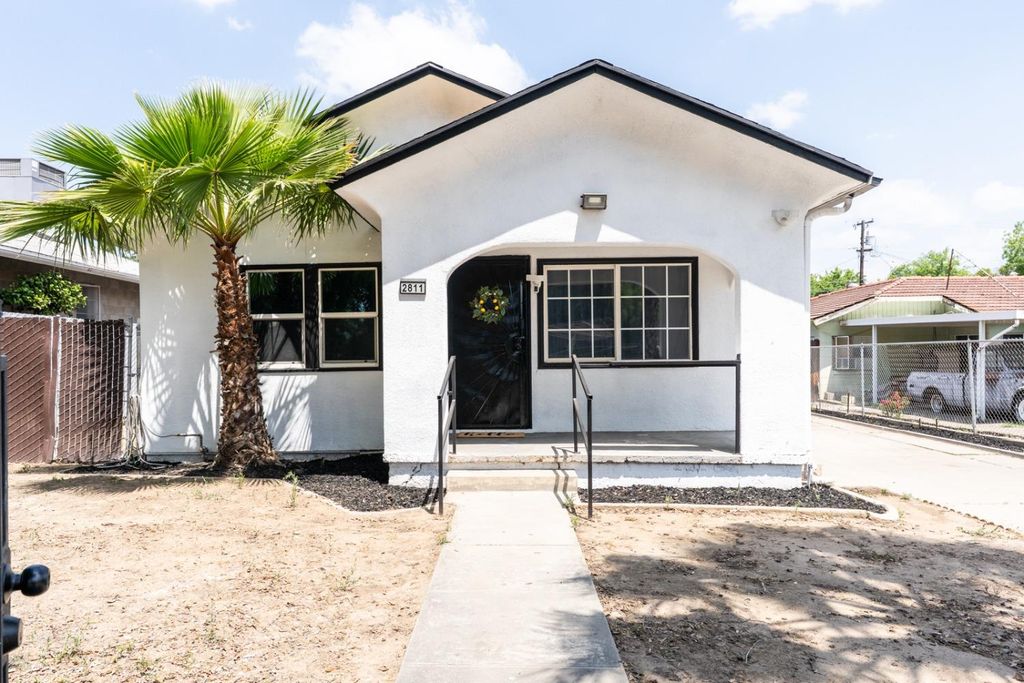 Image 1 of property listing at 2811 E Tyler Avenue, Fresno, CA 93701