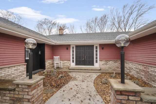 1324 RHYNIE COURT, West Bend, WI 53095