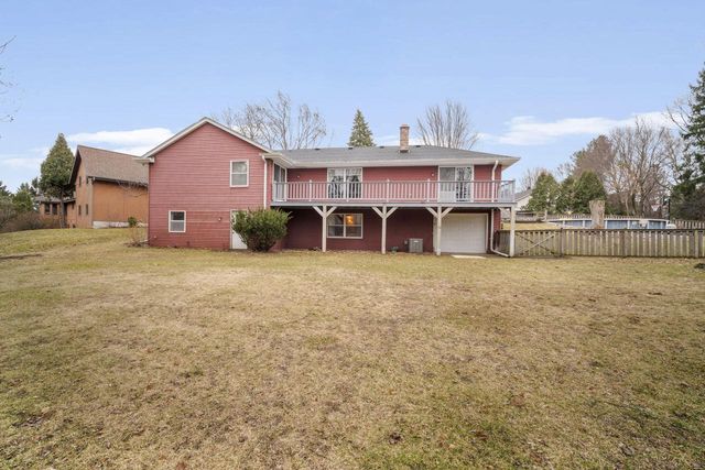 1324 RHYNIE COURT, West Bend, WI 53095