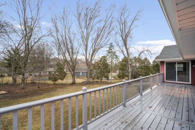 1324 RHYNIE COURT, West Bend, WI 53095