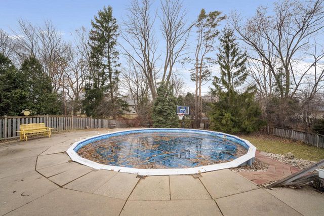 1324 RHYNIE COURT, West Bend, WI 53095