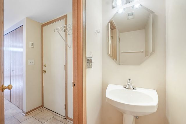 900 Symphony Drive, Aurora, IL 60504