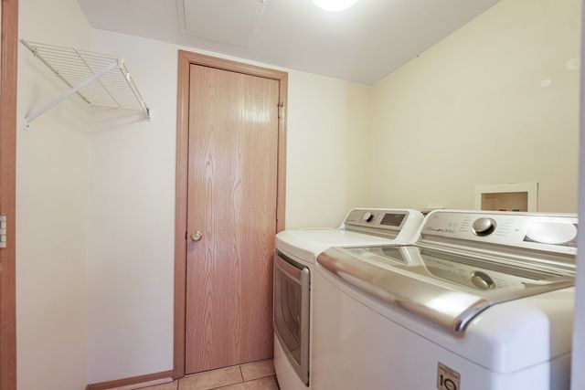 900 Symphony Drive, Aurora, IL 60504