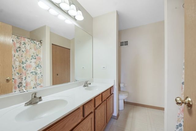 900 Symphony Drive, Aurora, IL 60504