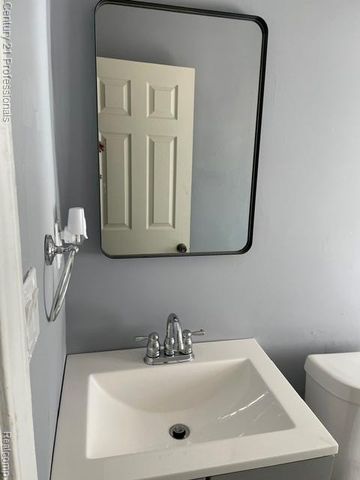 881 Garfield Avenue, Lincoln Park, MI 48146