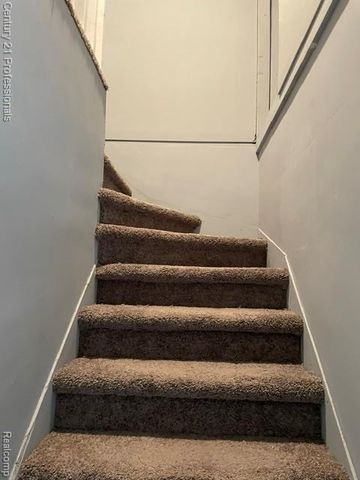 881 Garfield Avenue, Lincoln Park, MI 48146