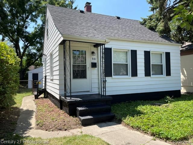 881 Garfield Avenue, Lincoln Park, MI 48146