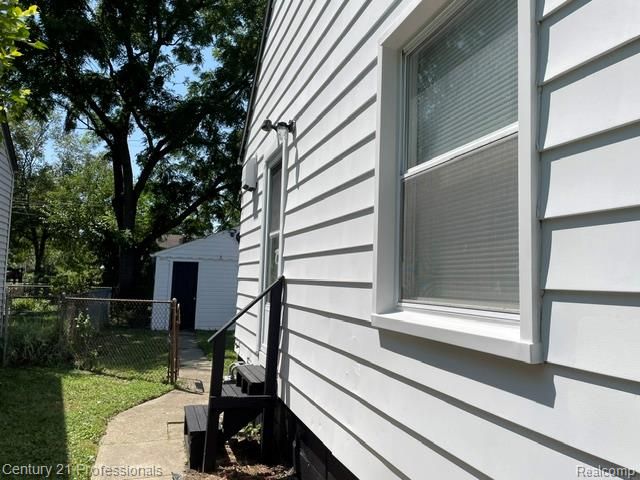 881 Garfield Avenue, Lincoln Park, MI 48146
