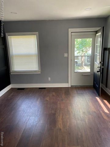 881 Garfield Avenue, Lincoln Park, MI 48146