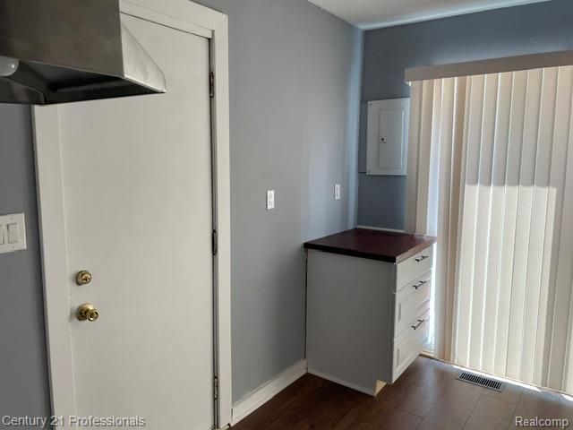 881 Garfield Avenue, Lincoln Park, MI 48146