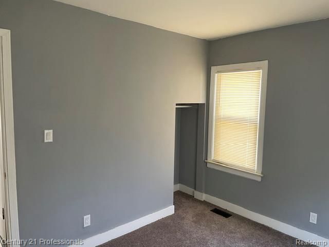 881 Garfield Avenue, Lincoln Park, MI 48146