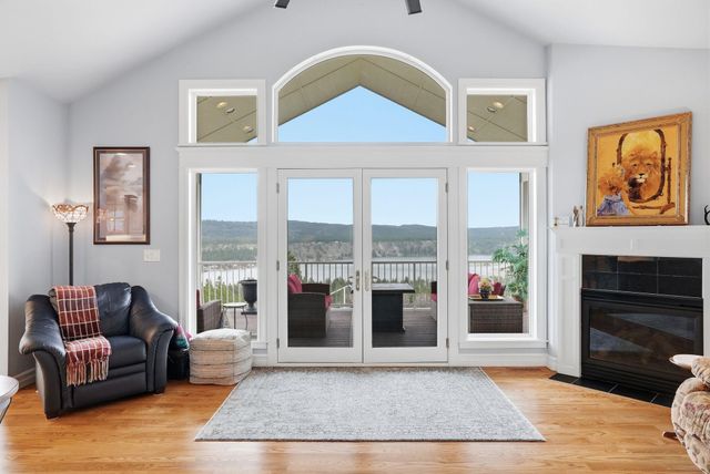 18528 N Valley Rd, Nine Mile Falls, WA 99026