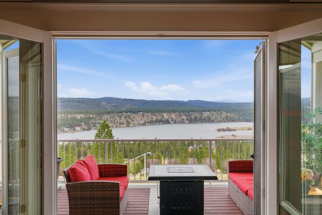 18528 N Valley Rd, Nine Mile Falls, WA 99026