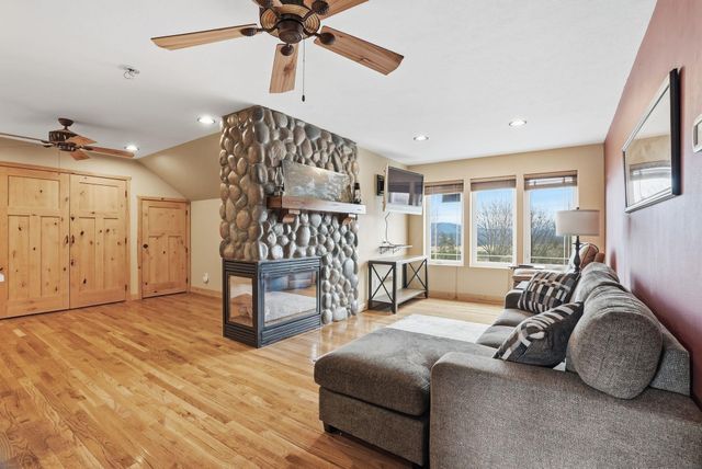 18528 N Valley Rd, Nine Mile Falls, WA 99026