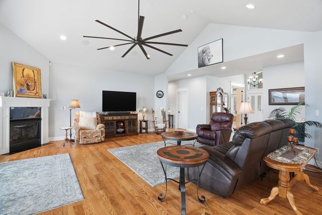 18528 N Valley Rd, Nine Mile Falls, WA 99026
