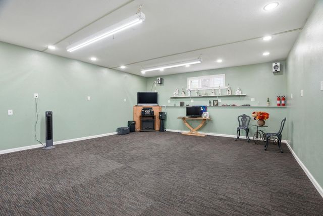 18528 N Valley Rd, Nine Mile Falls, WA 99026