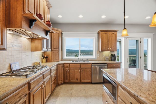 18528 N Valley Rd, Nine Mile Falls, WA 99026