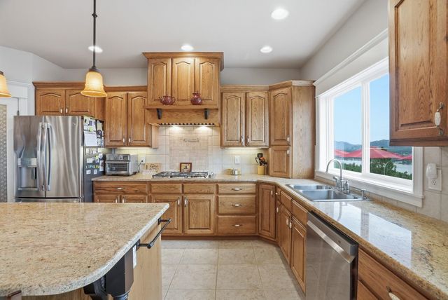 18528 N Valley Rd, Nine Mile Falls, WA 99026