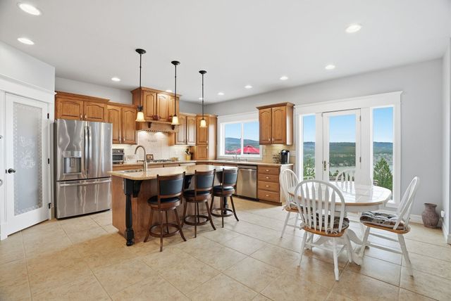 18528 N Valley Rd, Nine Mile Falls, WA 99026