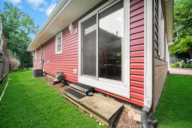 28W575 Barnes Avenue, West Chicago, IL 60185