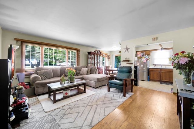 28W575 Barnes Avenue, West Chicago, IL 60185