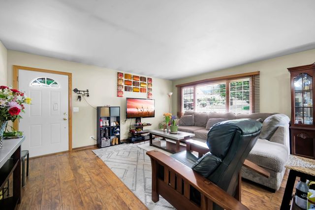 28W575 Barnes Avenue, West Chicago, IL 60185