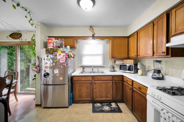 28W575 Barnes Avenue, West Chicago, IL 60185