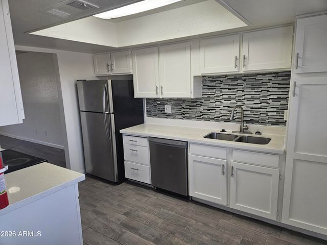 3810 E EARLL Drive 101A, Phoenix, AZ 85018