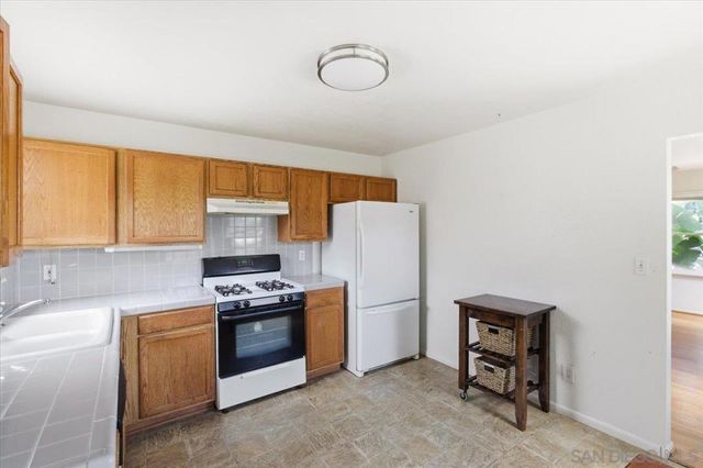 421 S Tremont St, Oceanside, CA 92054