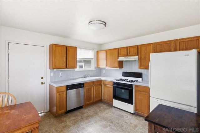 421 S Tremont St, Oceanside, CA 92054